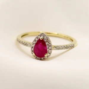 Anillo Rubí con Diamantes