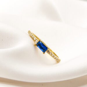 Anillo zafiro rectangular con diamantitos