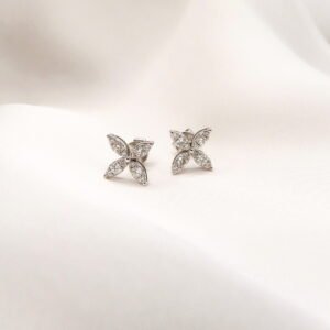Broquel flor 4 pétalos con diamante
