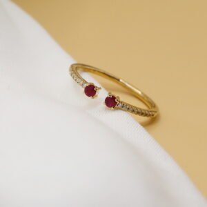 Anillo abierto con rubí & diamante natural