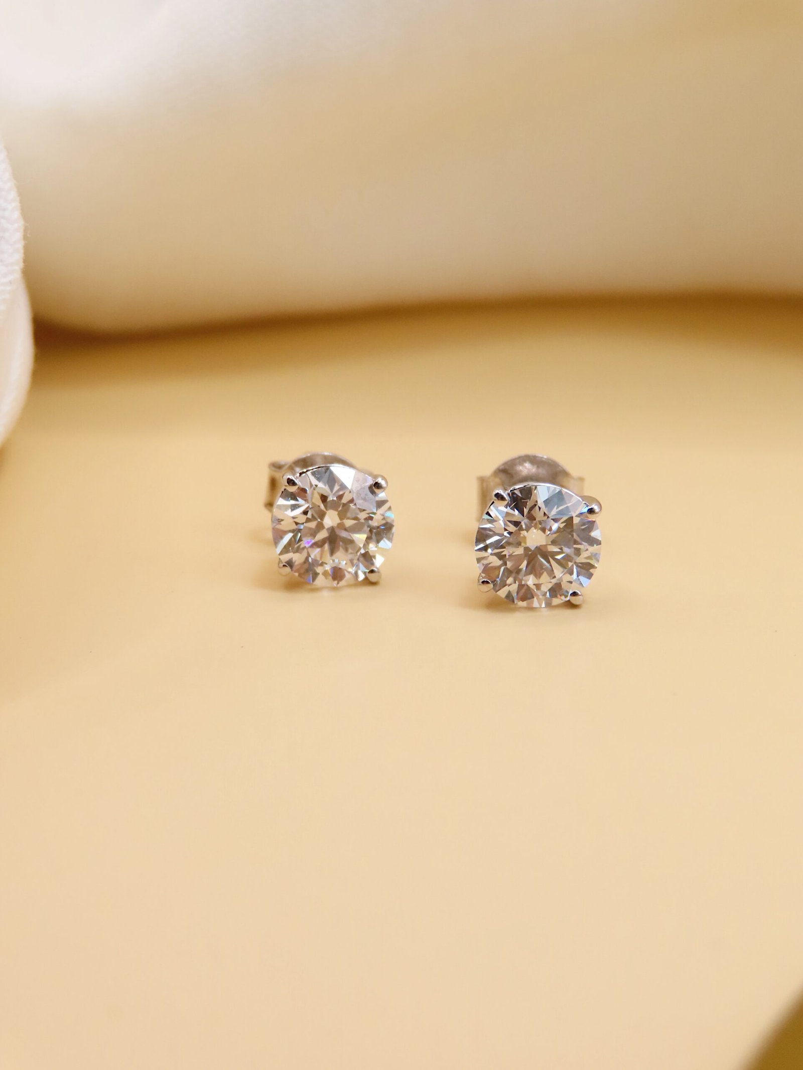 Studs de diamante