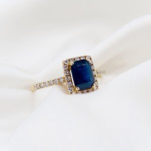 Anillo zafiro con diamantes