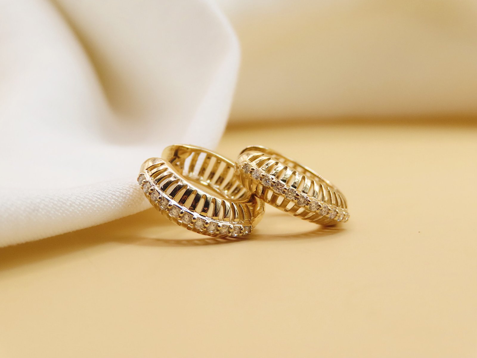 Arracada con línea de diamantes - Imagen 2