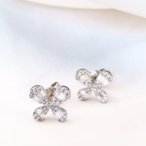 Arete mariposa con diamantes