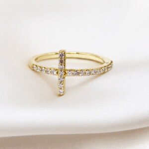 Anillo cruz alargada